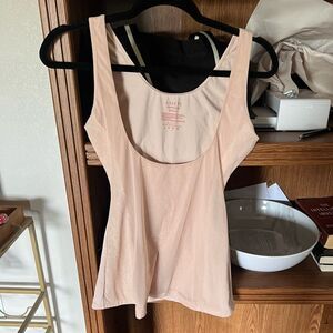 ASSESTS SPANX TANK TOP